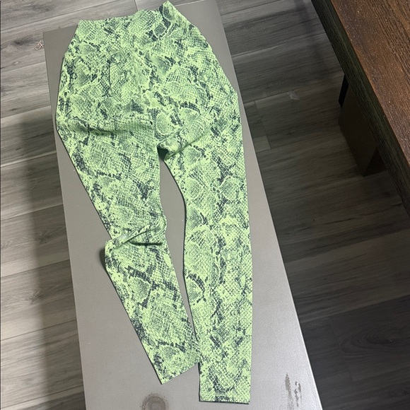 🐍 ALO Yoga RARE print 🐍 - Picture 2 of 9